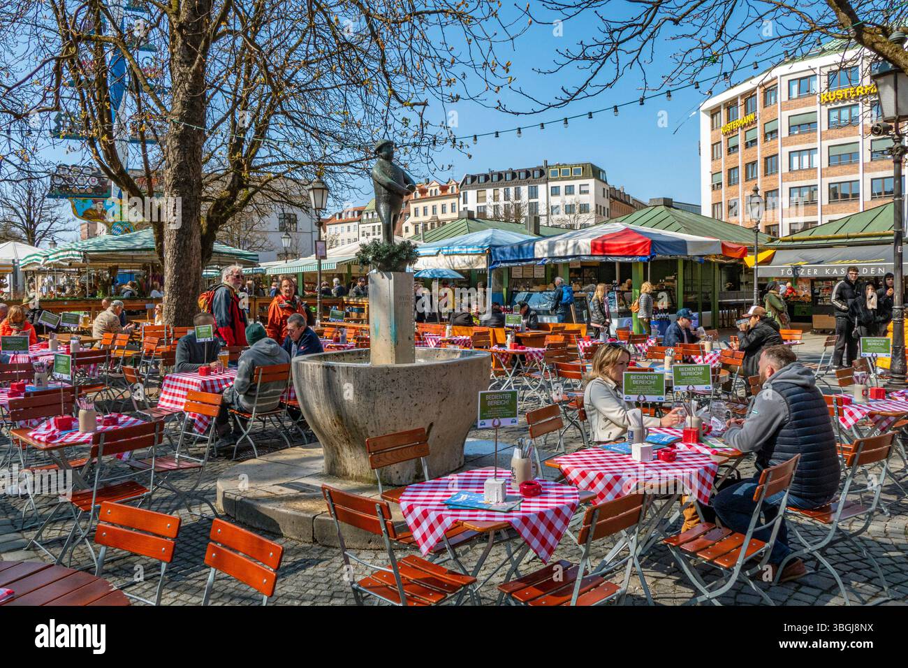 Birreria all'aperto a Viktualienmarkt, Monaco, alta Baviera, Baviera, Germania Foto Stock Birreria all'aperto a Viktualienmarkt, Monaco, alta Baviera, Baviera, Germania Foto Stock