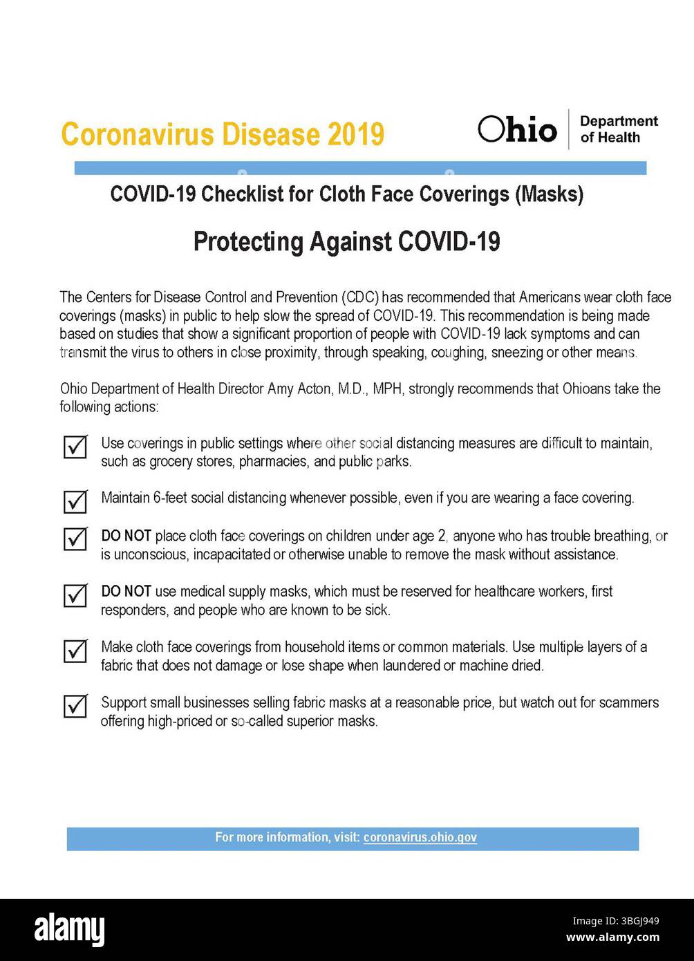 La presente lista di controllo delinea l'uso e la cura corretti dei rivestimenti facciali in tessuto per contribuire a prevenire la diffusione della COVID-19, comprese le linee guida sull'indossabilità, il lavaggio e la manipolazione della maschera. Foto Stock
