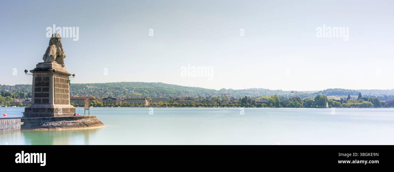 Svizzera, Zurigo, lago di Zurigo, porto di Enge con Monumento del Leone "Züri Leu" Foto Stock