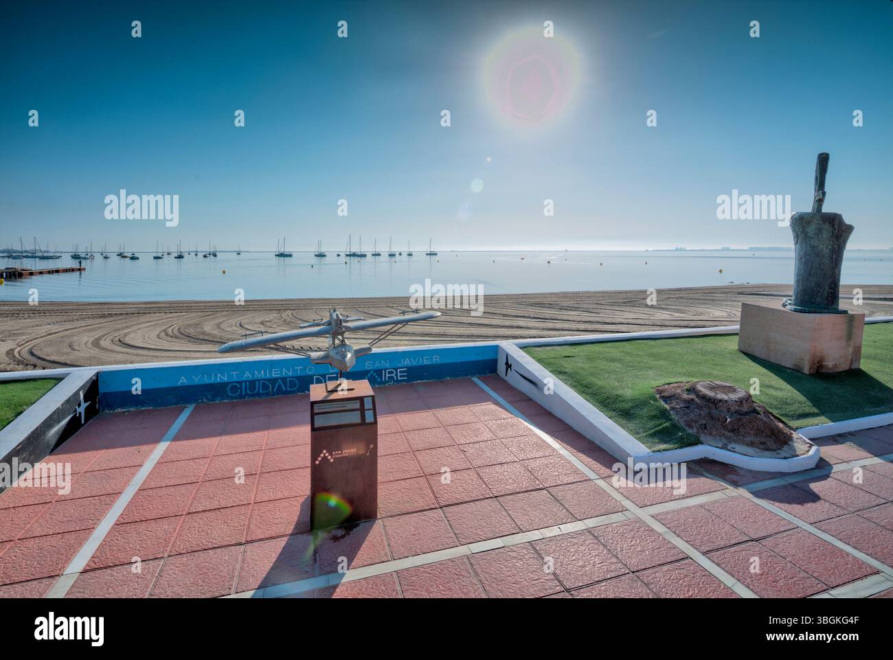 Paseo Maritimo, Playa Barnuevo, monumento aereo, spiaggia, Santiago de Ribera, Mar Menor, regione autonoma di Murcia, Spagna, Foto Stock