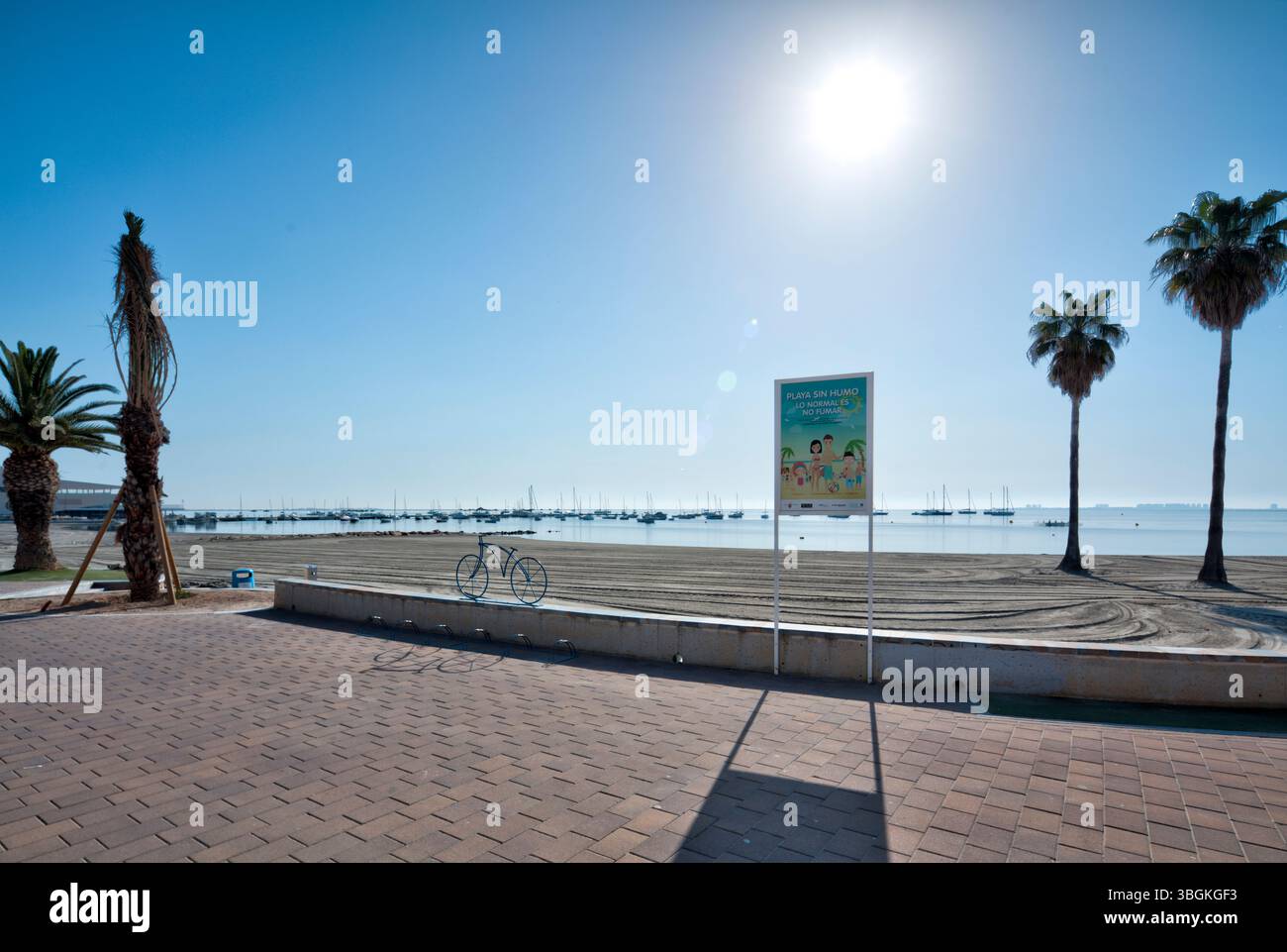 Playa Barnuevo, spiaggia, barche, retroilluminazione, Santiago de Ribera, Mar Menor, regione autonoma di Murcia, Spagna, Foto Stock