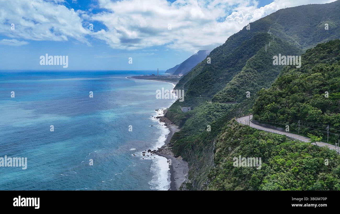 Vista sull'oceano Pacifico lungo la N9 Road, Suhuai hwy, nella Nan'ao Township, Taiwan orientale Foto Stock