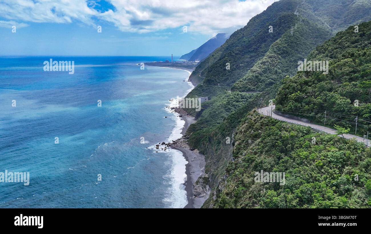Vista sull'oceano Pacifico lungo la N9 Road, Suhuai hwy, nella Nan'ao Township, Taiwan orientale Foto Stock