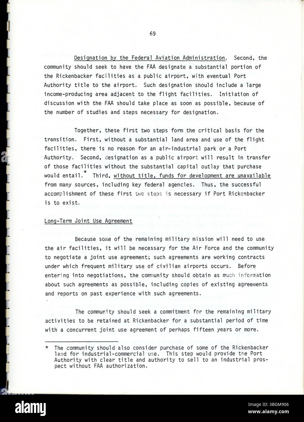 Il rapporto presenta una strategia per riutilizzare la Rickenbacker Air Force base in uno sviluppo ad uso misto che supporta la creazione di posti di lavoro e servizi chiave nell'Ohio centrale. Foto Stock