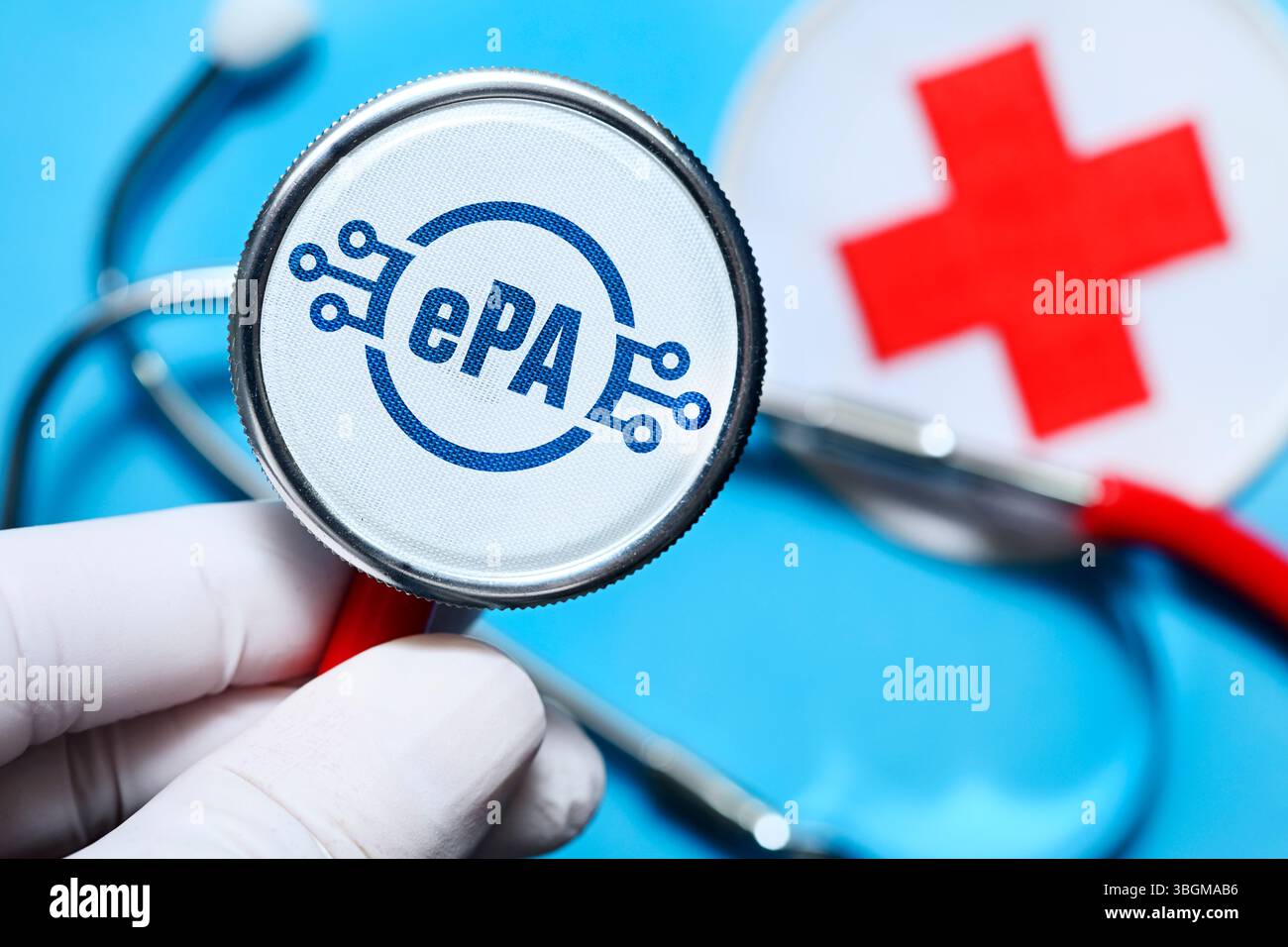 Stetoscopio a mano con scritta EPA, file paziente elettronico con foto simbolo, fotomontaggio Foto Stock
