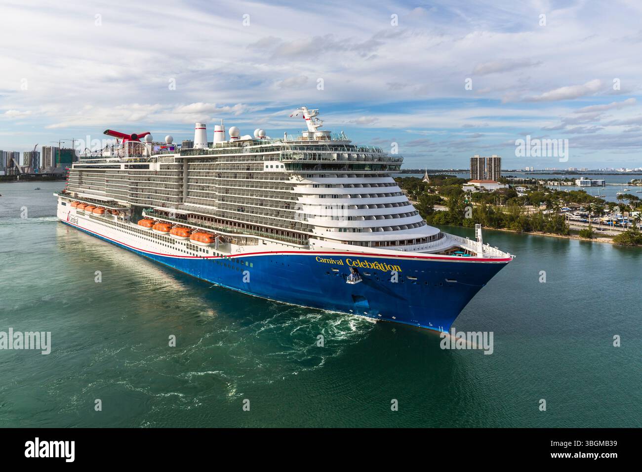 Nave da crociera in partenza dal porto, Carnival Celebration, Miami, Miami-Dade County, Florida, Stati Uniti, Nord America Foto Stock