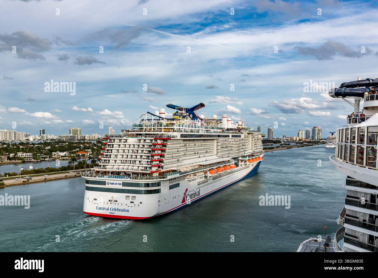 Nave da crociera in partenza dal porto, Carnival Celebration, Miami, Miami-Dade County, Florida, Stati Uniti, Nord America Foto Stock
