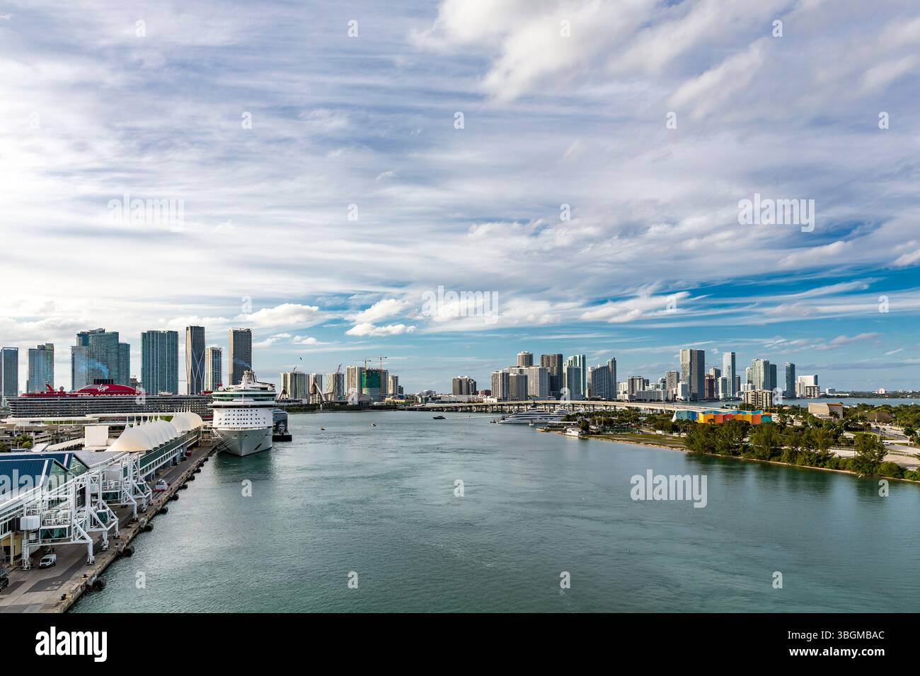 Vista di Miami dalla nave da crociera, Miami, Miami-Dade County, Florida, USA, nord America Foto Stock