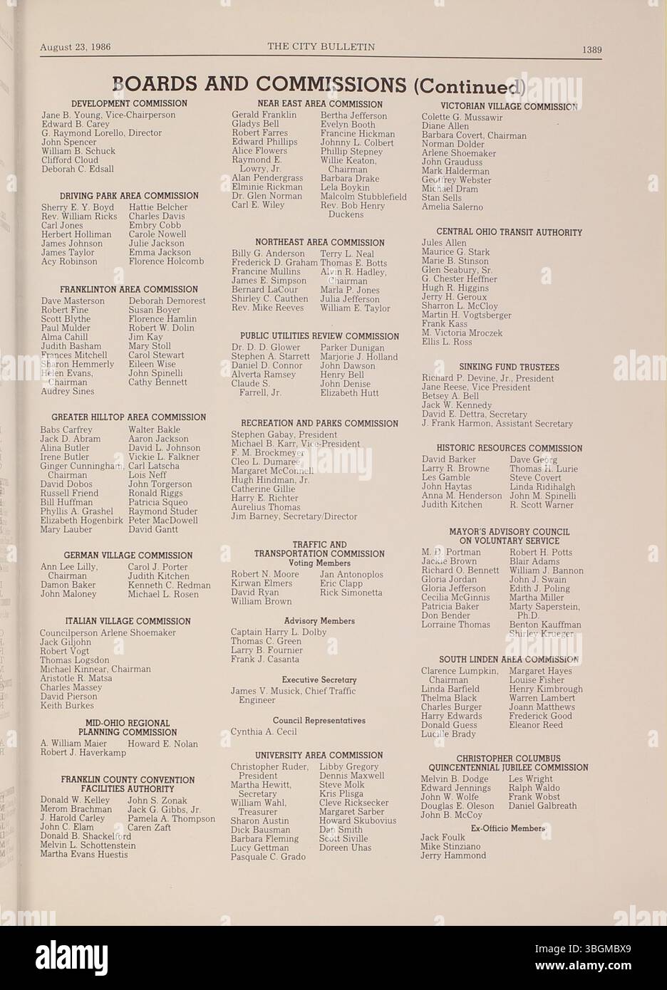Questa pagina dei bollettini della città 1986 contiene riepiloghi delle riunioni del consiglio, avvisi di servizio pubblico, attività del Consiglio di amministrazione degli appalti e emanazioni politiche a livello cittadino. Foto Stock