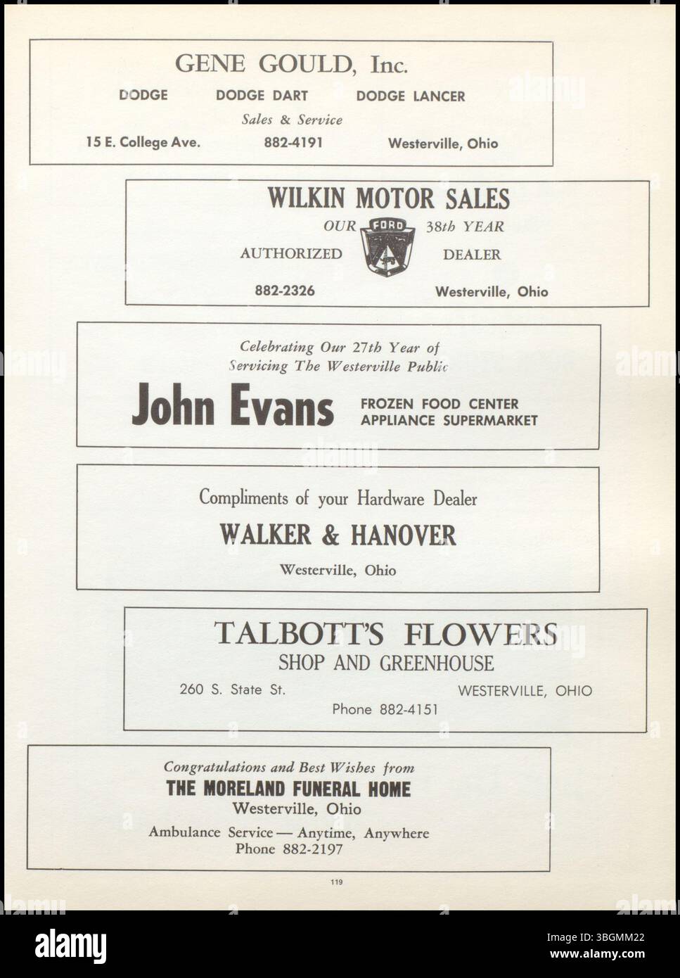 L'annuario "Searchlight" del 1962 della Westerville High School è stato compilato dalla classe senior. Contiene elenchi di classi, fotografie, informazioni sugli insegnanti e dettagli sulle varie attività scolastiche. L'annuario è un resoconto storico della vita studentesca e degli eventi scolastici di quell'anno. Foto Stock