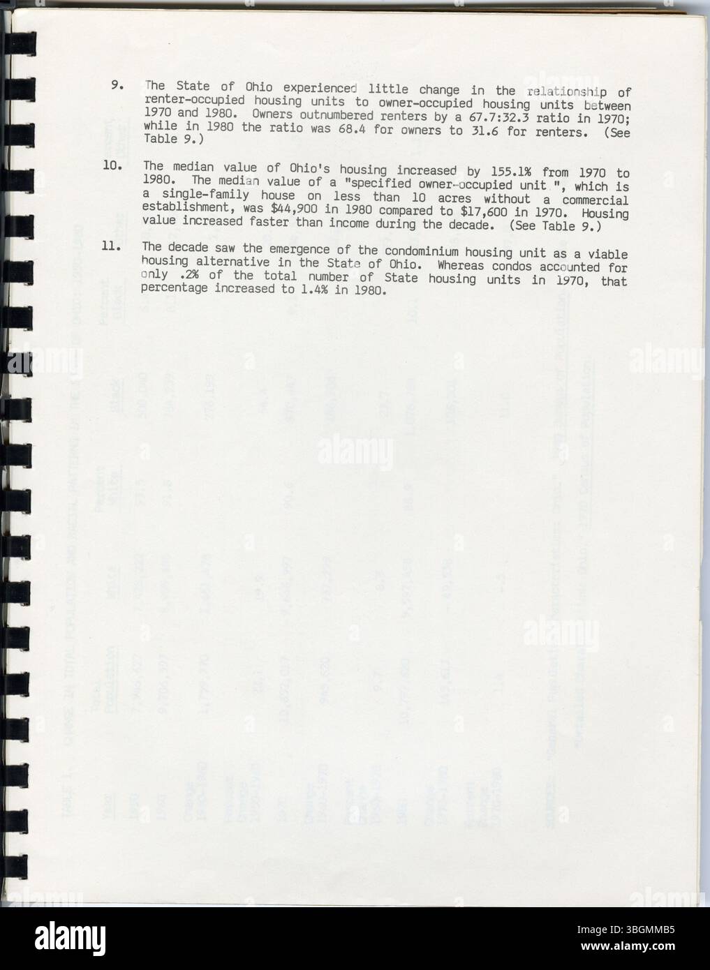 Questa parte del report del 1984 Summary of Census Trends si concentra sulla popolazione a lungo termine e sui trasferimenti abitativi in Ohio, con particolare enfasi sull'area di Columbus. Mette in evidenza i modelli socioeconomici e la crescita urbana, offrendo informazioni sulle future esigenze di servizio pubblico e trasporto. Foto Stock