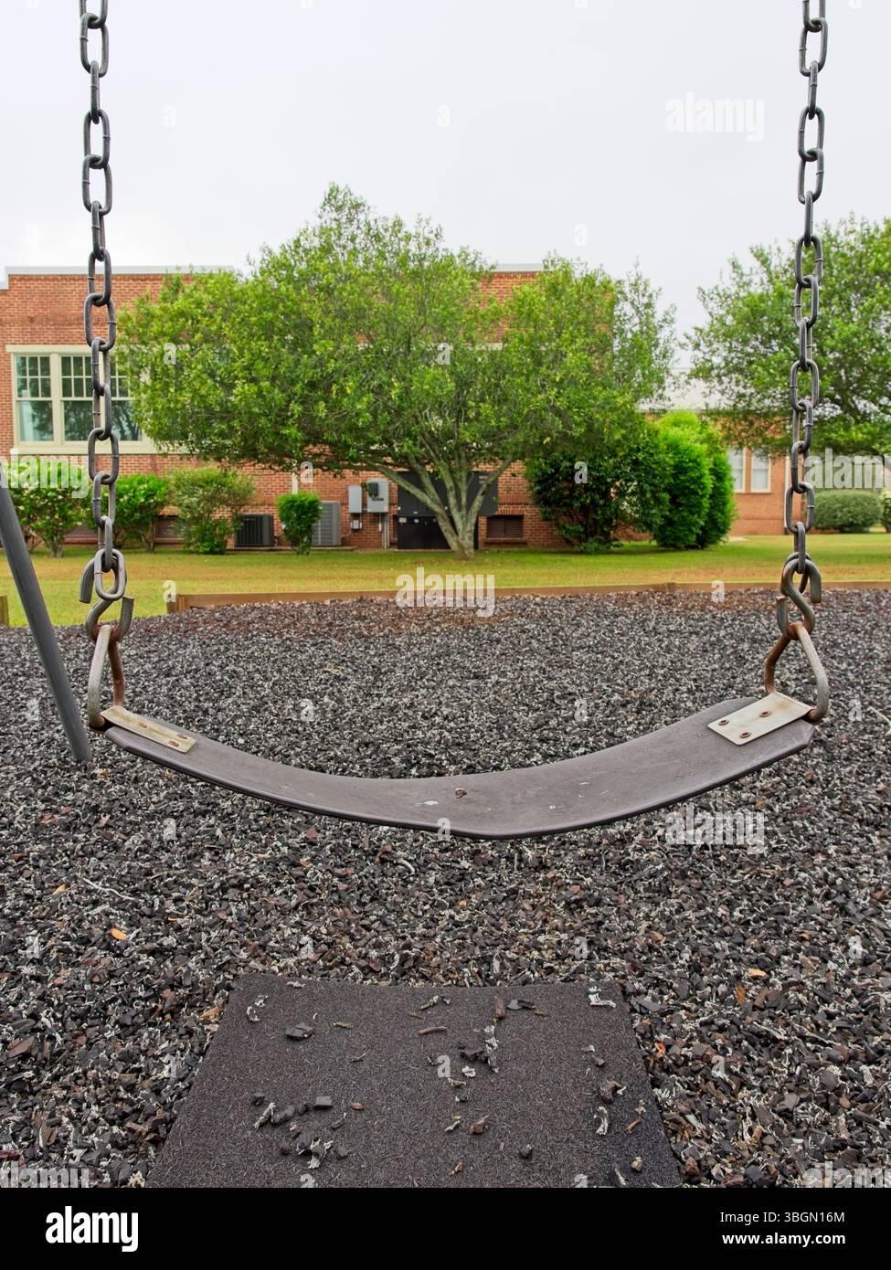 Altalena sul parco giochi della vecchia scuola di Plains Georgia Foto Stock