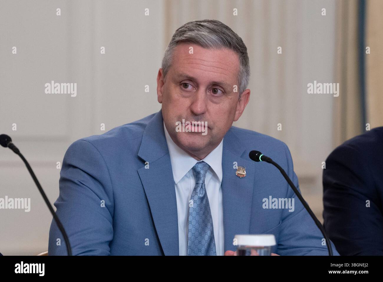 Washington, Stati Uniti d'America. 5 maggio 2025. Gregg Pemberton, Trustee at Large, Washington, DC Fraternal Order of Police parla durante una tavola rotonda, ospitata dal presidente degli Stati Uniti Donald J Trump, con membri dell'ordine fraterno di polizia alla Casa Bianca di Washington, DC, 5 giugno 2025. Credito: Chris Kleponis/Pool/Sipa USA credito: SIPA USA/Alamy Live News Foto Stock