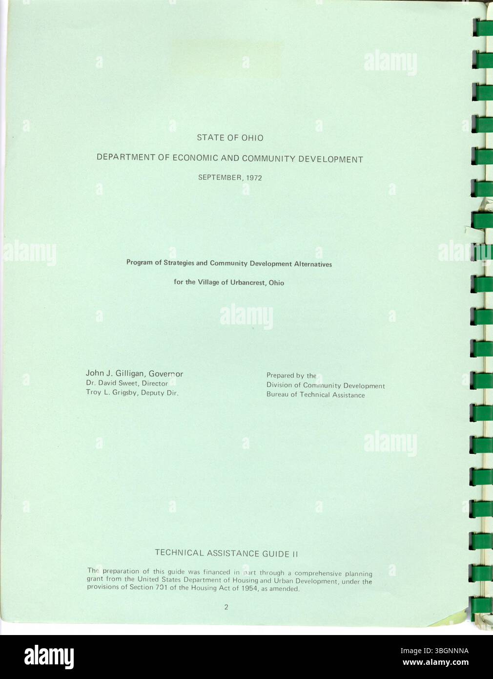 L'operazione Urbancrest, 1972, fornisce strategie per lo sviluppo della comunità a Urbancrest, Ohio. Il rapporto, basato su un caso di studio, offre guide tecniche con alternative per le infrastrutture e la pianificazione dei villaggi incentrate sulla crescita sostenibile e lo sviluppo a lungo termine. Foto Stock
