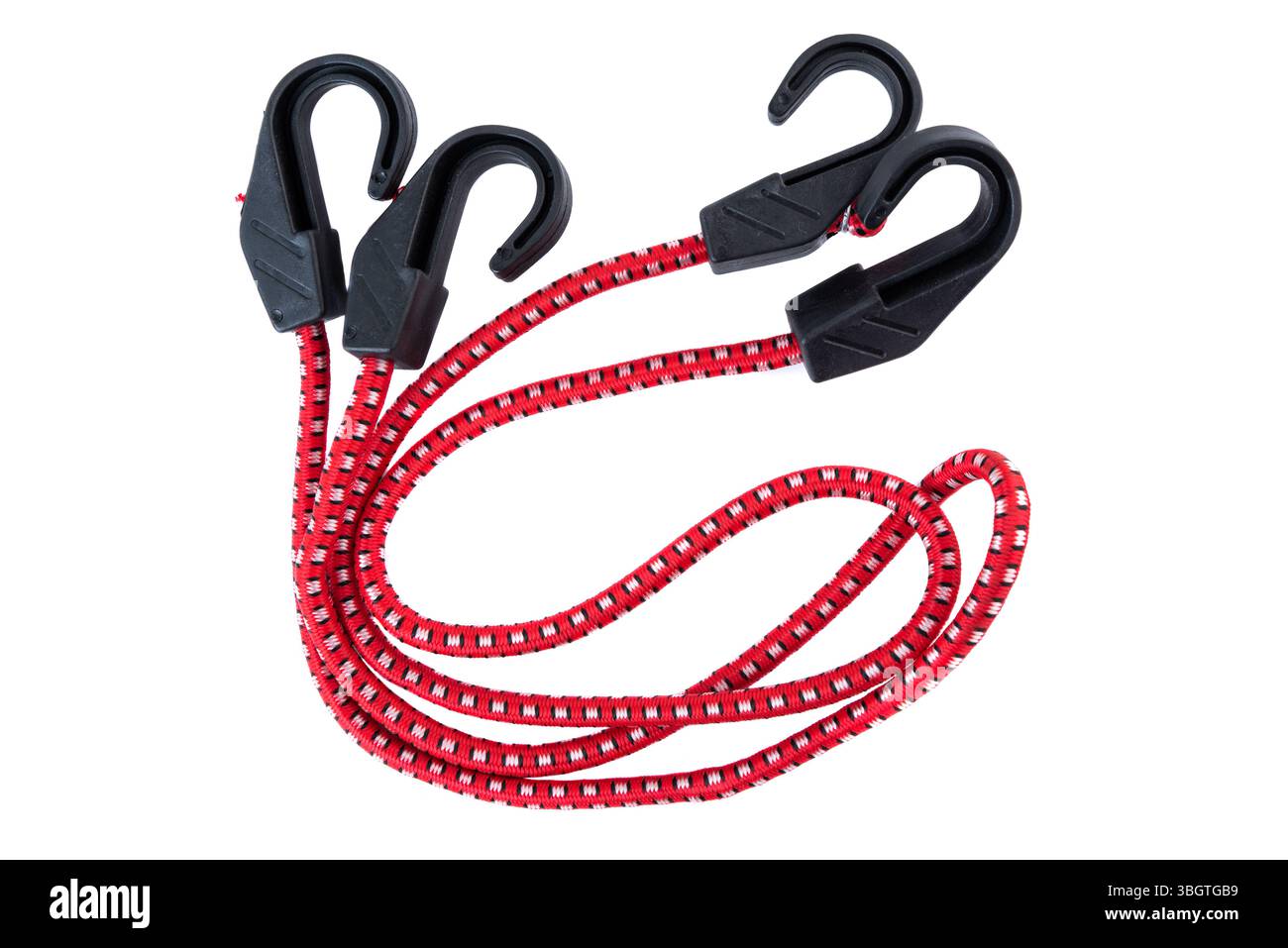 Corda elastica rossa con quattro ganci in plastica nera su sfondo bianco. Cinghia elastica resistente per il fissaggio di oggetti durante il trasporto, lo stoccaggio o l'uso all'aperto. Foto Stock