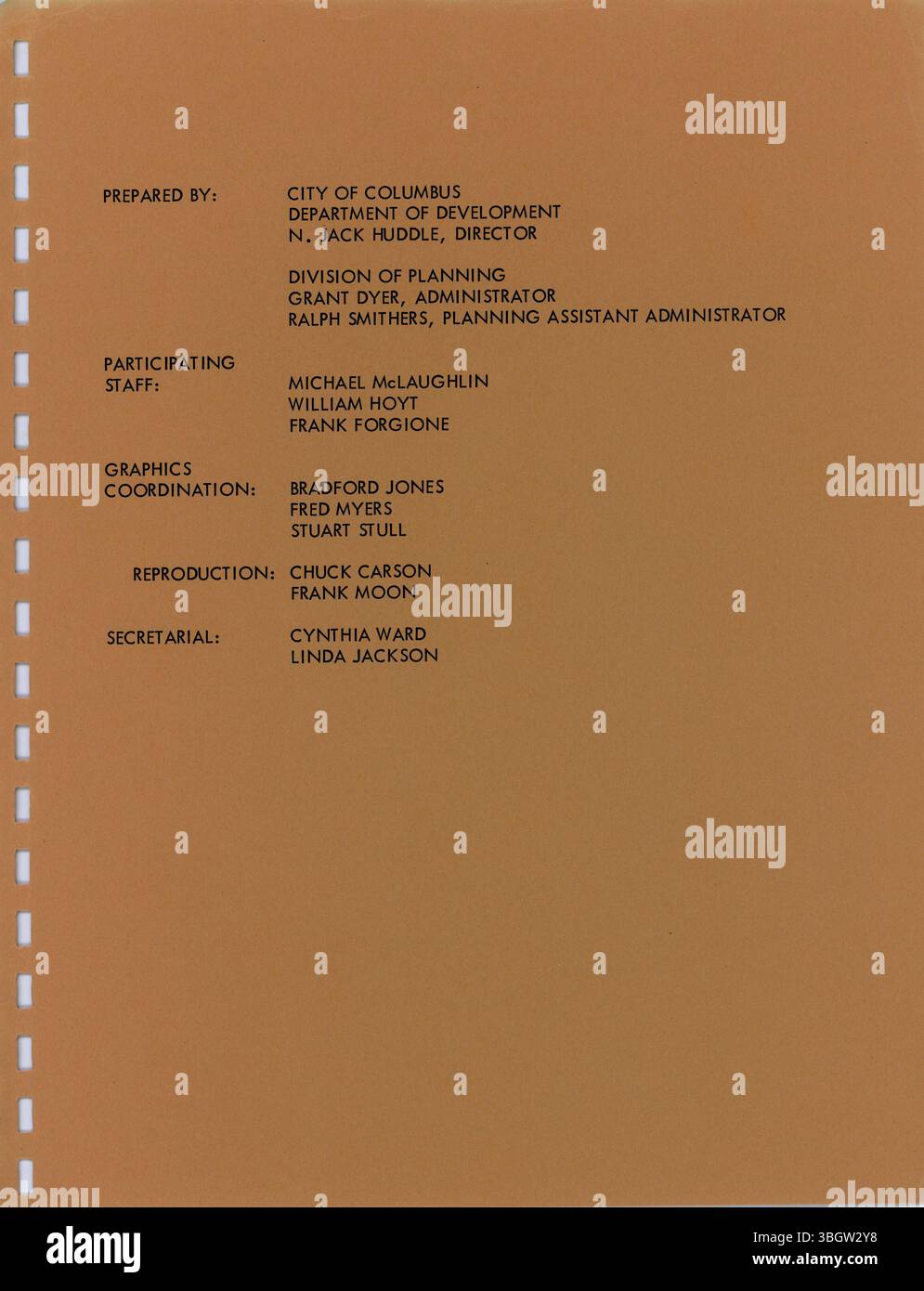 Il piano di assistenza per gli alloggi del terzo anno, pubblicato nel 1977, fornisce una strategia globale ai sensi della legge del 1974 sugli alloggi e lo sviluppo comunitario. Include l'analisi delle condizioni degli alloggi con mappe e tabelle e sottolinea gli sforzi collaborativi per sviluppare alloggi sicuri e accessibili. Foto Stock