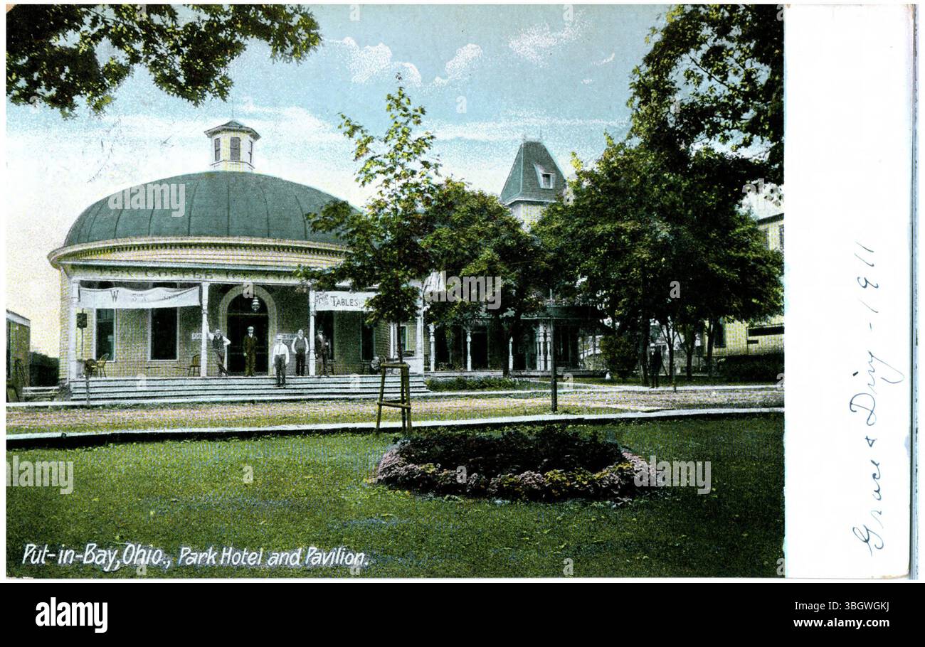 Vista a 1911° del Park Hotel and Pavilion di Put-in-Bay, Ohio. L'immagine mostra le strutture iconiche del popolare resort dell'isola sul lago Erie. Foto Stock
