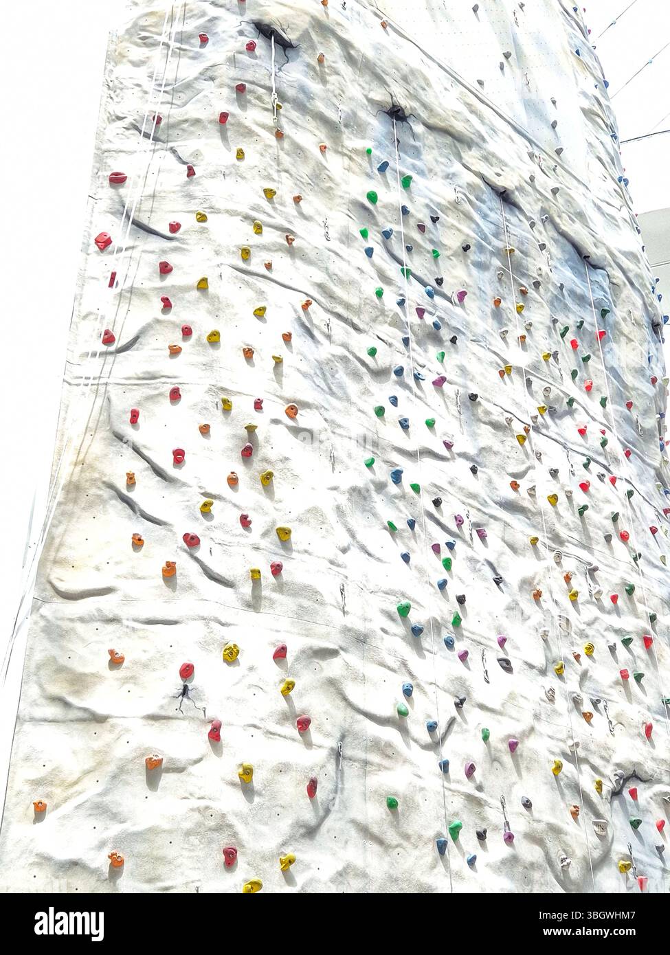 Un primo piano di una parete d'arrampicata. arrampicata in montagna Foto Stock