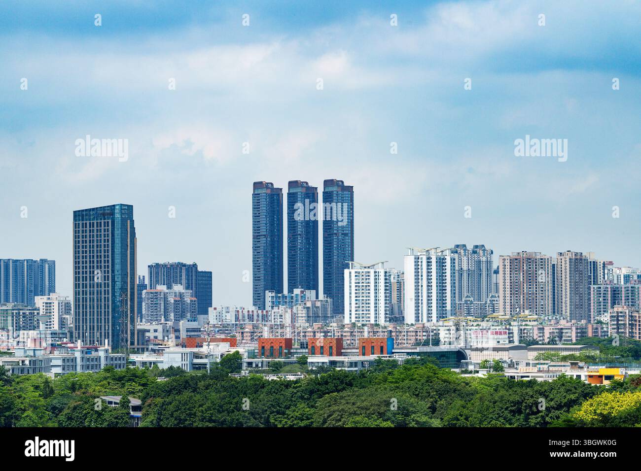 Lo skyline della città è composto da edifici Foto Stock