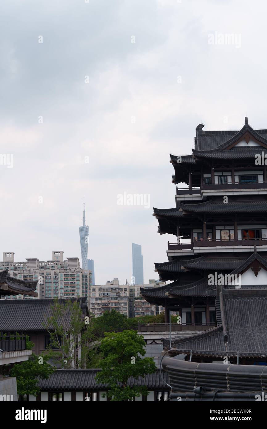 Lo skyline della città è composto da edifici Foto Stock