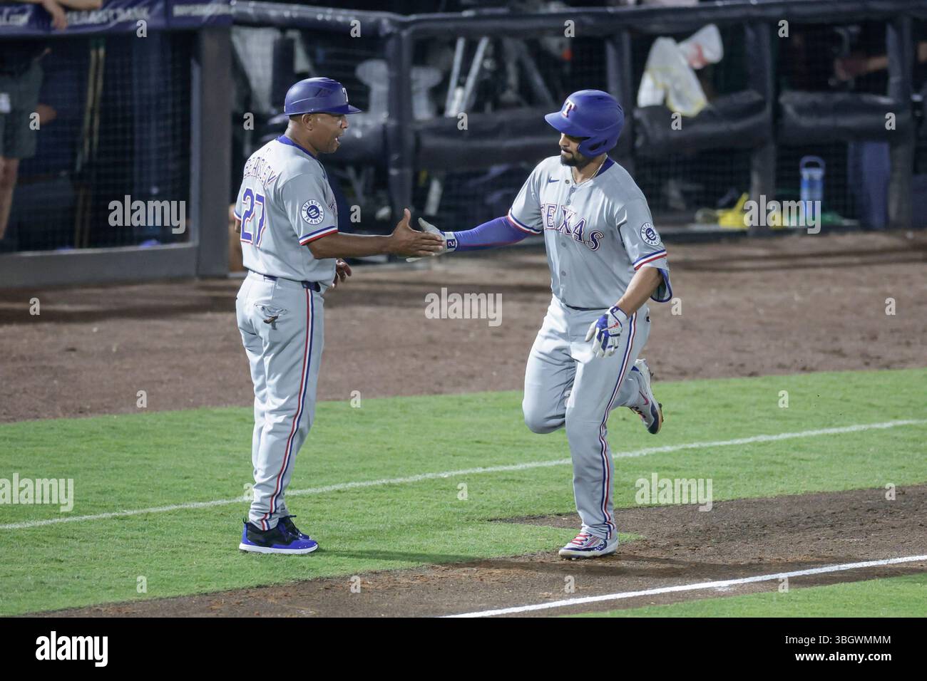 Tampa, Florida, Stati Uniti. 5 giugno 2025. La seconda base dei Texas Rangers Marcus Semien (2) batte il suo secondo fuoricampo a campo sinistro in cima al settimo inning durante una partita di baseball della MLB contro i Tampa Bay Rays, giovedì 5 giugno 2025, al George M. Steinbrenner Field. I Rays hanno battuto i Rangers 4-3. (Credit Image: © Kim Hukari/ZUMA Press Wire) SOLO PER USO EDITORIALE! Non per USO commerciale! Foto Stock