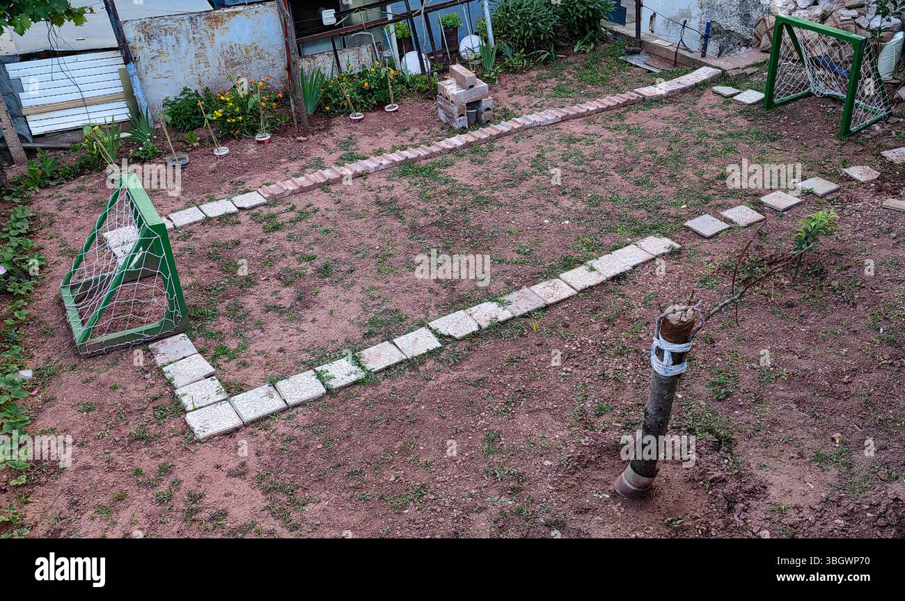 Backyard Arena: Campo da minicalcio vuoto Foto Stock