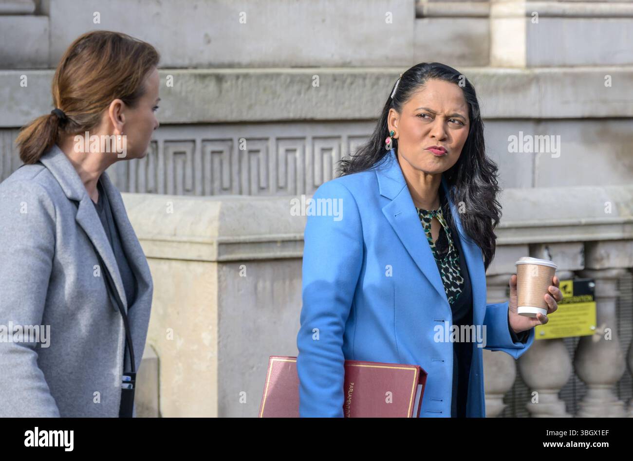 Rushanara Ali MP (laboratorio: Bethnal Green and Stepney) Sottosegretario parlamentare (alloggi, Comunità e governo locale) a Whitehall, gennaio 2025 Foto Stock