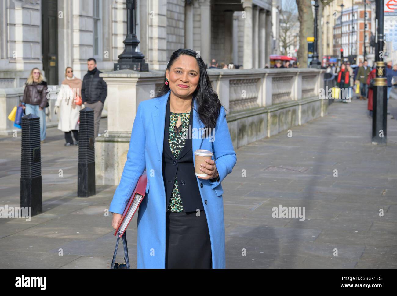 Rushanara Ali MP (laboratorio: Bethnal Green and Stepney) Sottosegretario parlamentare (alloggi, Comunità e governo locale) a Whitehall, gennaio 2025 Foto Stock