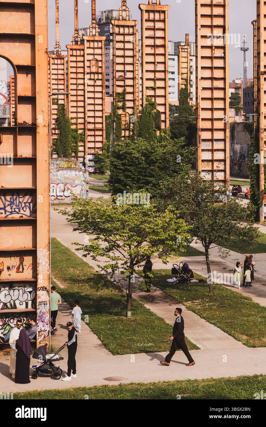 Torino, Italia. 6 giugno 2025. Festa musulmana dell'Eid al-Kabir (Festa grande) al Parco Dora, conosciuta anche come festa del sacrificio di Abramo. Torino, Italia - Venerdì, 6 giugno 2025 - Cronaca - foto Andrea Alfano/LaPresse celebrazione musulmana di Eid al-Kabir al parco Dora, nota come celebrazione del sacrificio di Abramo. Torino, Italia - venerdì 6 giugno 2025 - News - Andrea Alfano/LaPresse credito: LaPresse/Alamy Live News Foto Stock