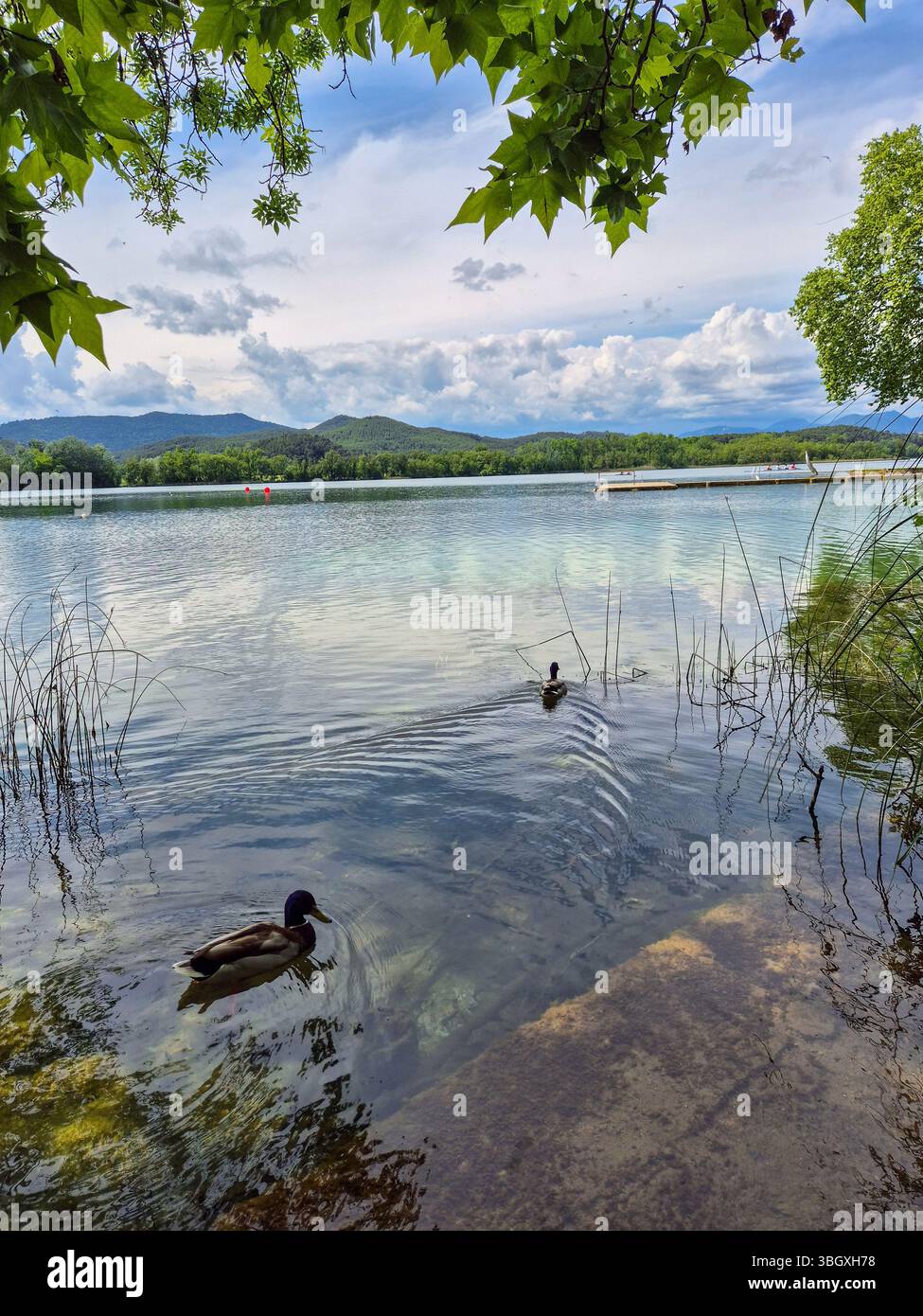 Splendida vista panoramica dalla città di Banyoles in Spagna. Foto Stock