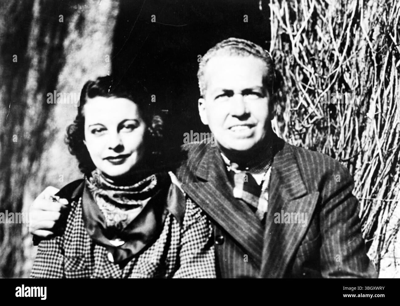 Cornelius Vanderbilt Jr. E sua moglie Helen Varner in una cerimonia a sorpresa del giudice di pace ad Albuquerque. In seguito ha chiesto il divorzio. 11 giugno 1935 Foto Stock