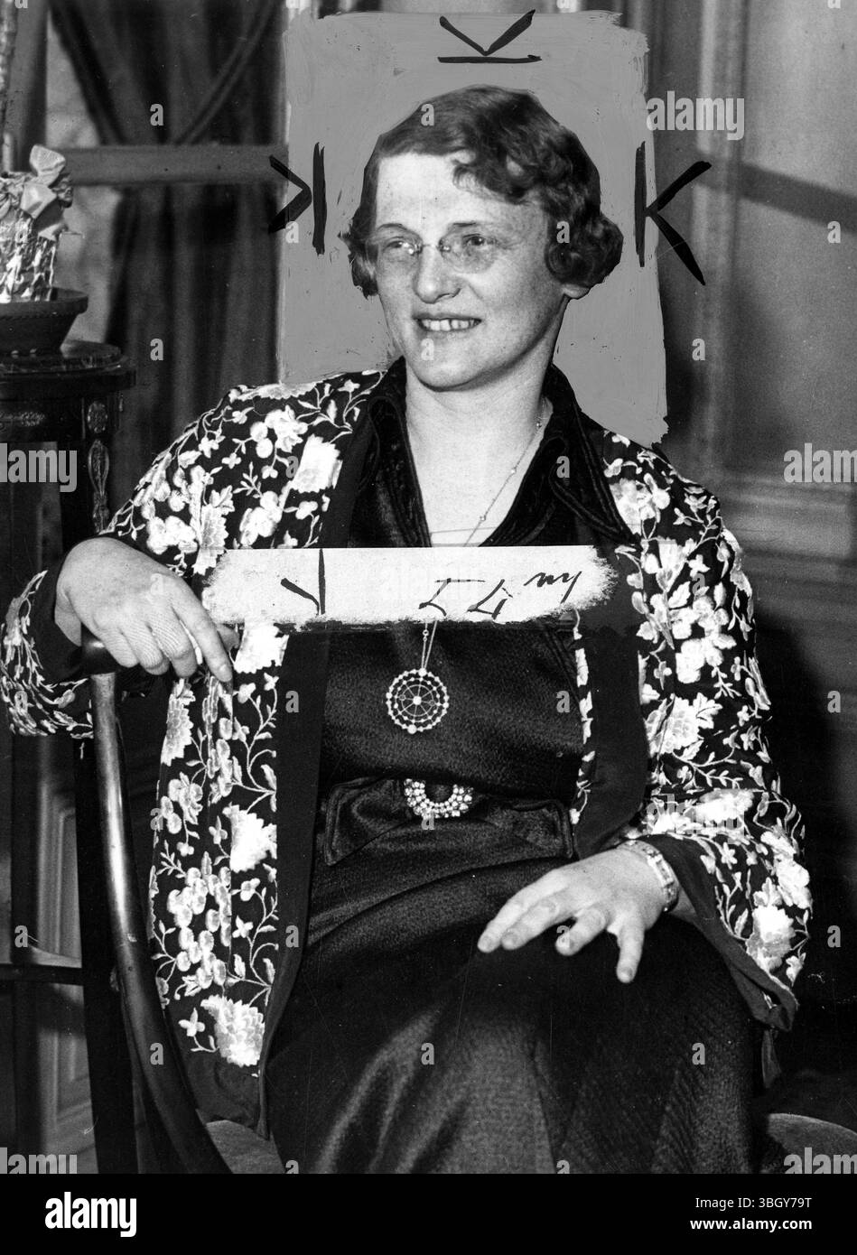 Le donne americane organizzano voli Parigi - Shanghai. Bessie Owen di Santa Barbara, pilotò il suo aereo da Bruxelles a le Bourget. 7 febbraio 1936 Foto Stock