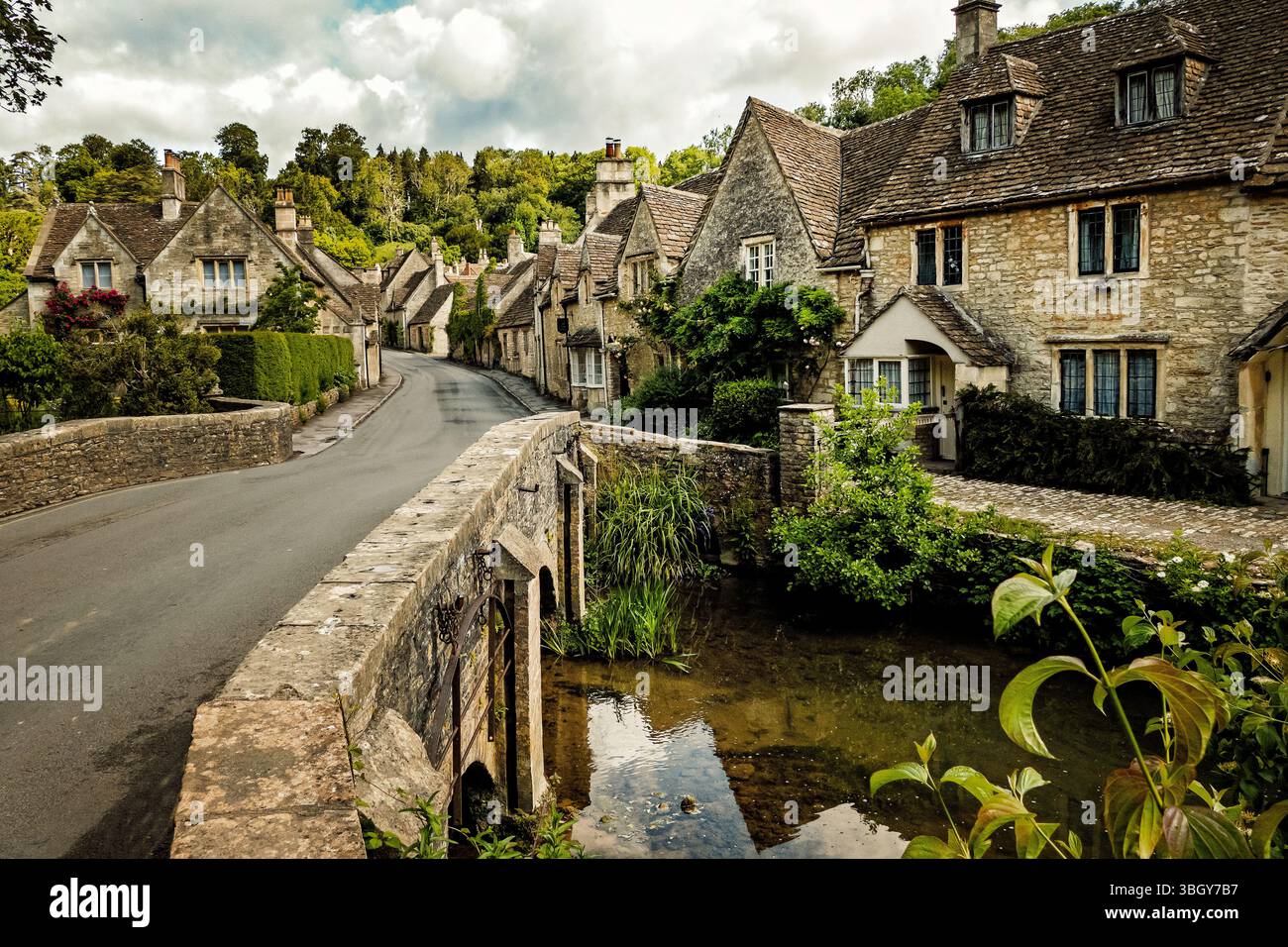 Villaggio di Castle Combe nel Wiltshire Regno Unito Foto Stock