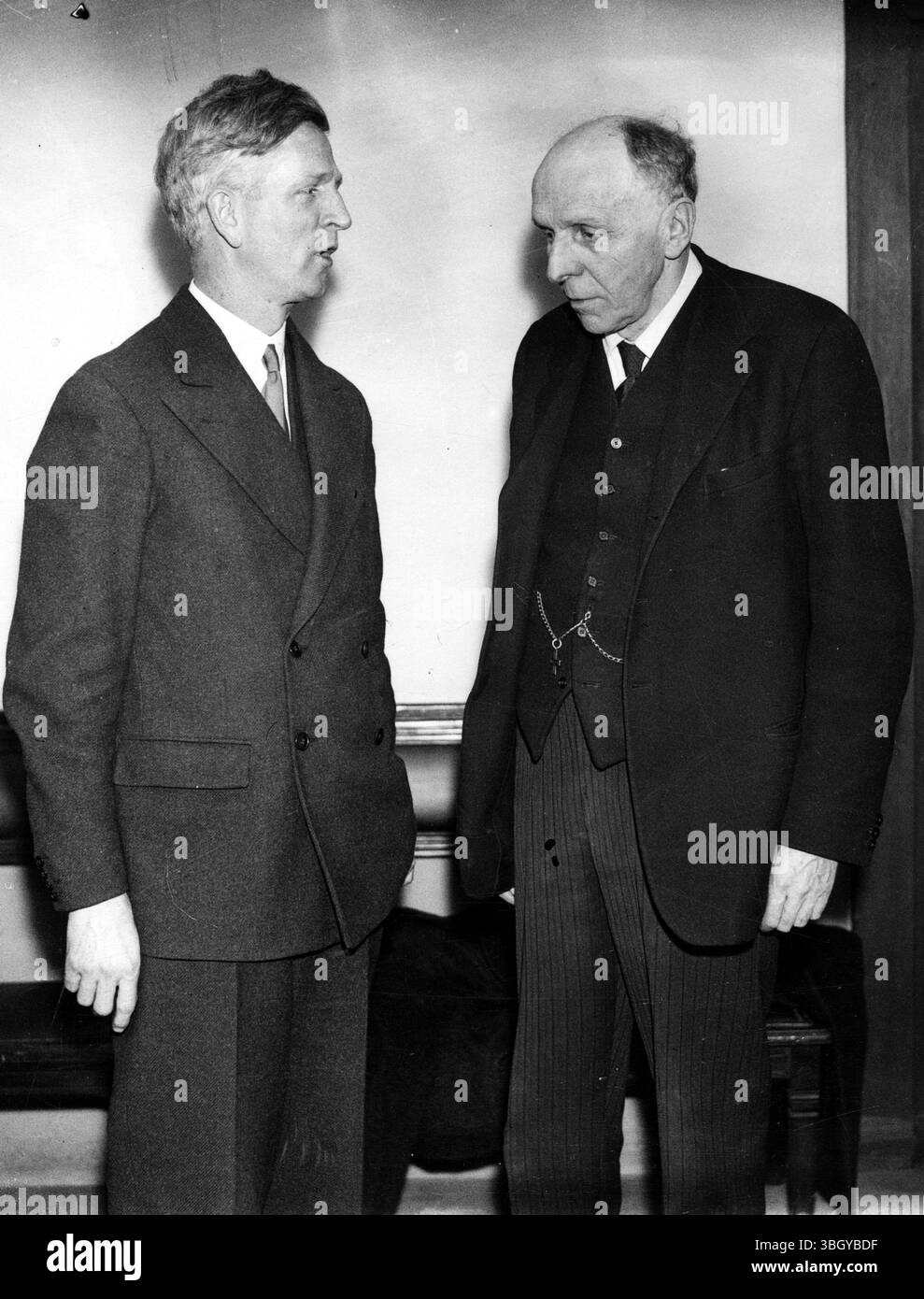 Sconti Cecil di Chelwood, presidente dell'incontro con il professor James G. Macdonald d'America, nominato dal Consiglio della Lega delle Nazioni alto Commissario per i rifugiati tedeschi. 30 gennaio 1934 Foto Stock