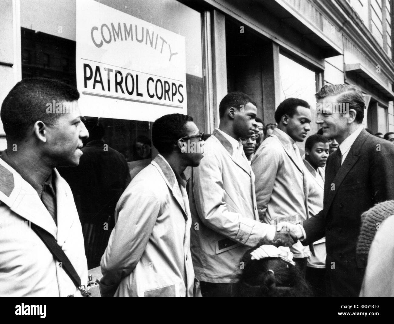 Il sindaco John Lindsay invia 42 membri del nuovo Harlem Community Patrol Corps, un esperimento raccomandato dal comitato consultivo del presidente sul disordine civile. 20 marzo 1968 Foto Stock