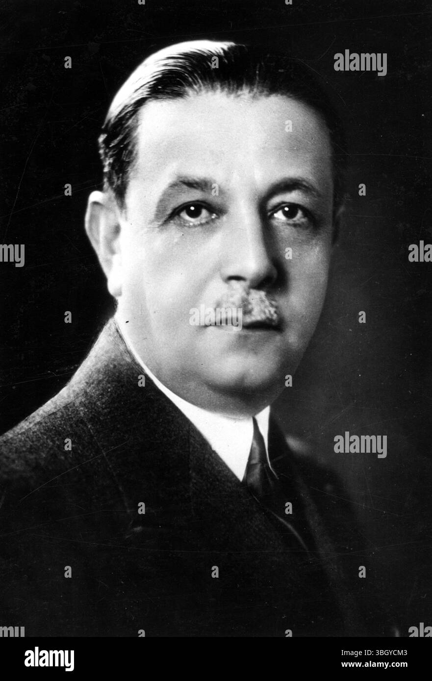 Emil Lederer, capo del traffico passeggeri delle linee Amburgo-americane negli Stati Uniti, fu nominato dittatore delle linee Nord-atlantiche dai membri della North Atlantic Passenger Conference Meeting. Lederer avrà i poteri assoluti della navigazione nell'Atlantico settentrionale. 11 maggio 1932 Foto Stock