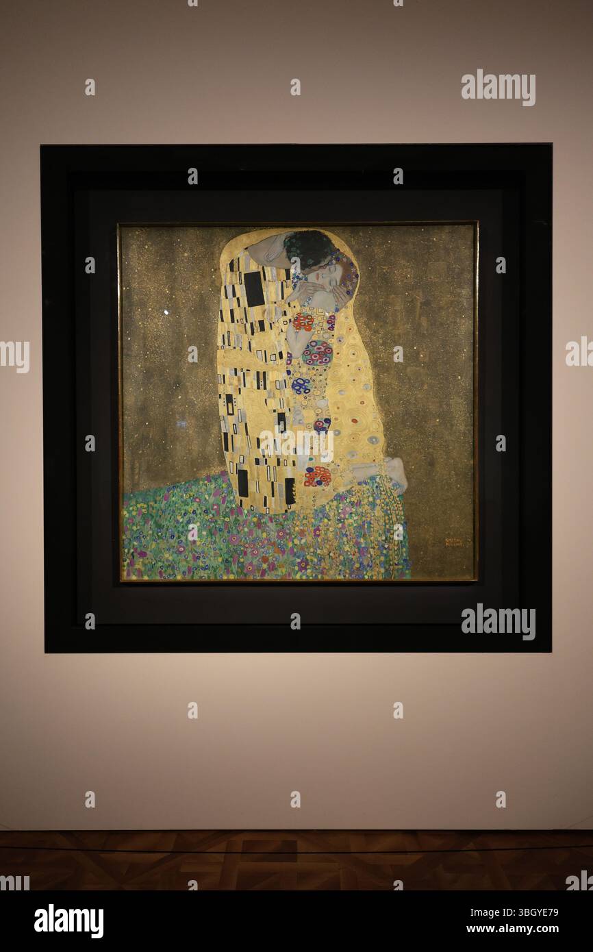Gustav Klimt - il bacio (amanti), Palazzo del Belvedere a Vienna, Austria - capolavoro architettonico barocco Foto Stock