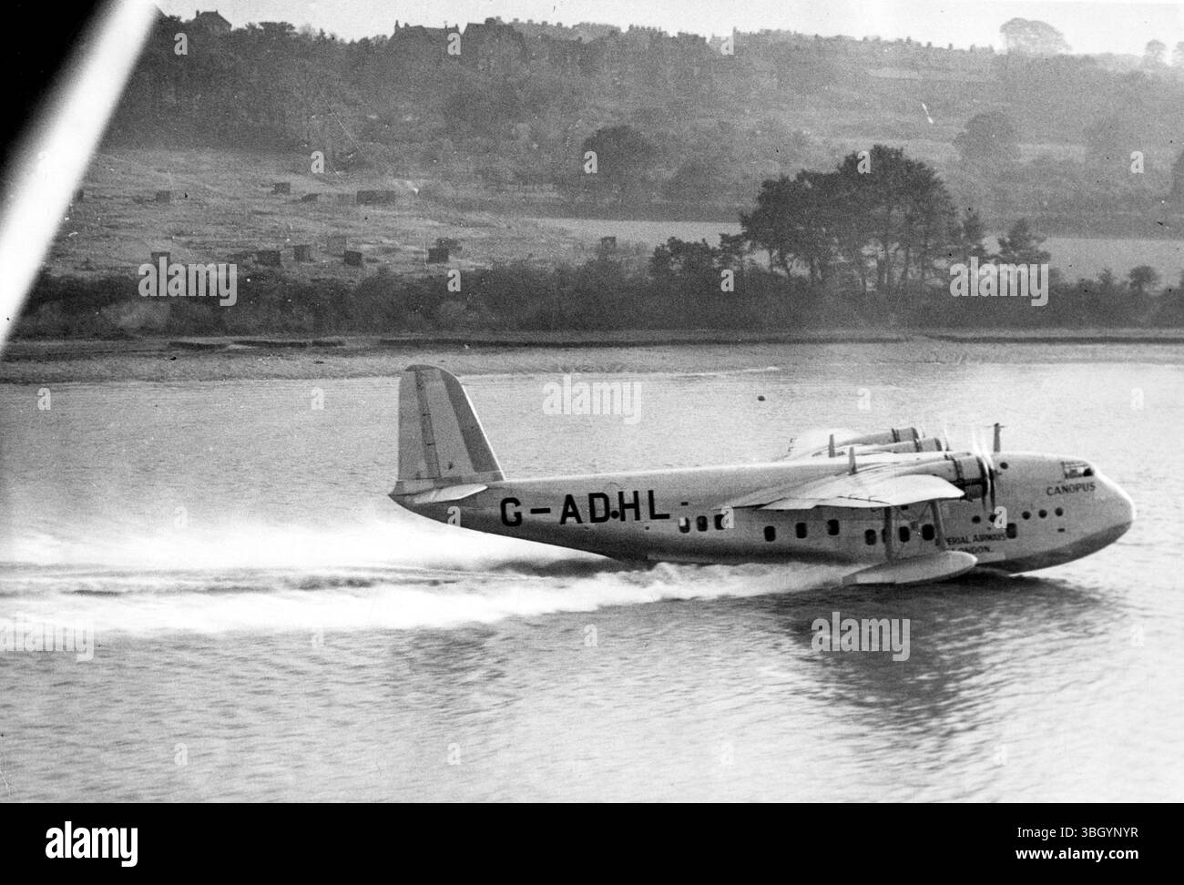 Canopus , il primo dei nuovi idrovolanti della Imperial Airways da 17 1/2 tonnellate per il servizio sulle rotte aeree dell'Empire in partenza da Rochester nel Kent per il suo primo volo Foto Stock