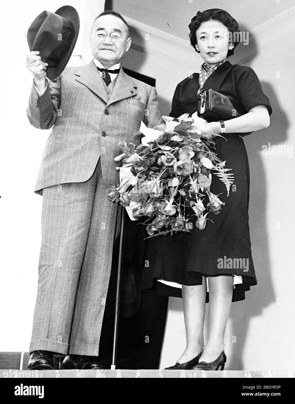 Il primo ministro giapponese Shigeru Yoshida a San Francisco con sua figlia Kazuko Aso, nella residenza di Harry S. Scott a San Francisco durante la Conferenza di pace. 3 settembre 1951 Foto Stock