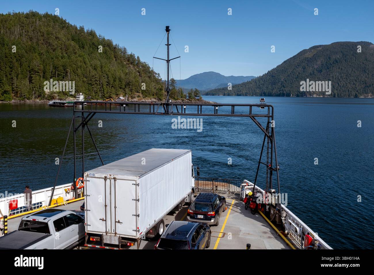 BC00914-00....British Columbia - traversata in traghetto tra Saltery Bay e Earls Cove. Foto Stock