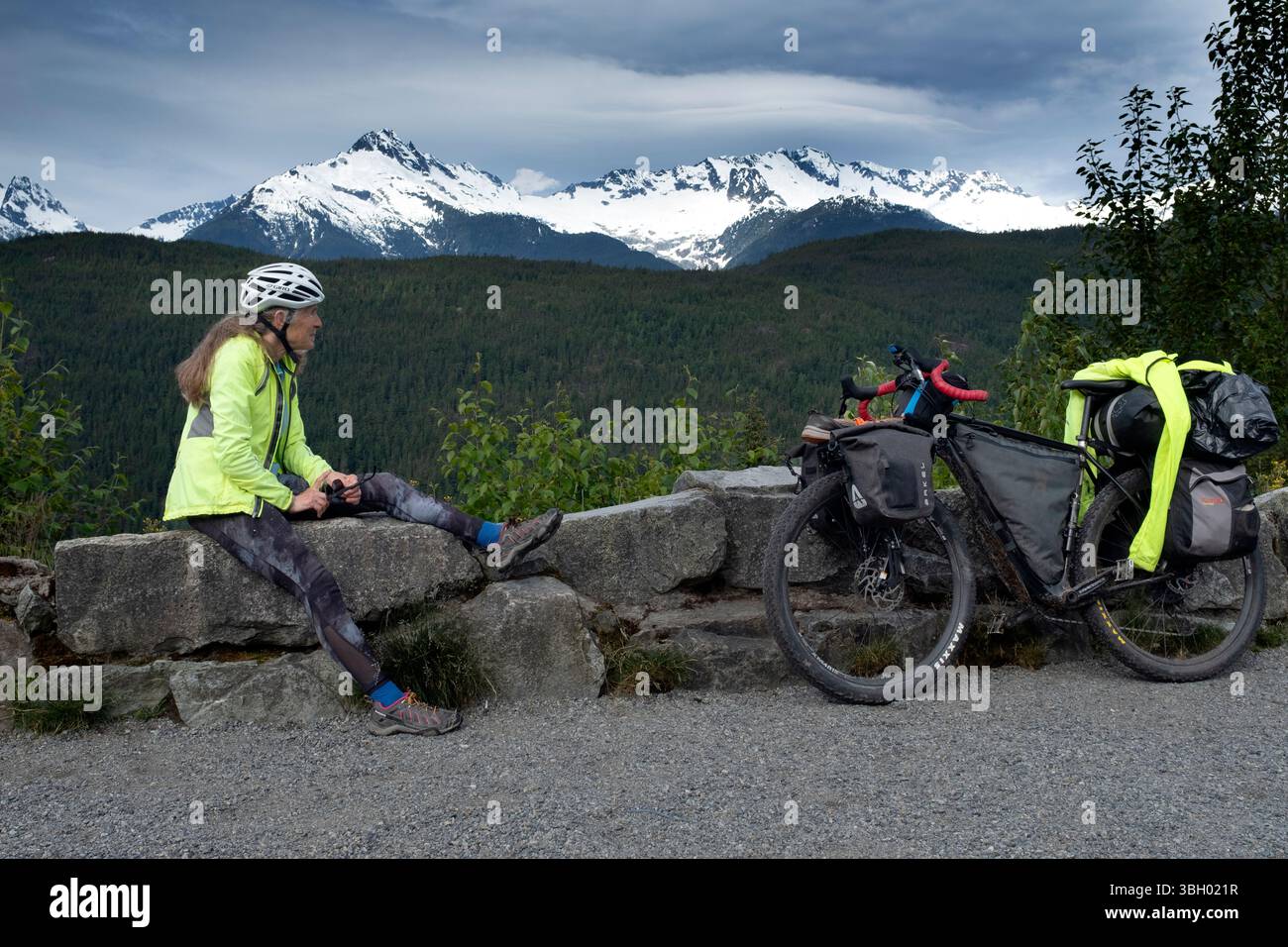 BC00923-00....... British Columbia - punto panoramico lungo l'autostrada 99 delle Tsilxwm Mountains, l'estremità meridionale della catena montuosa costiera. Foto Stock