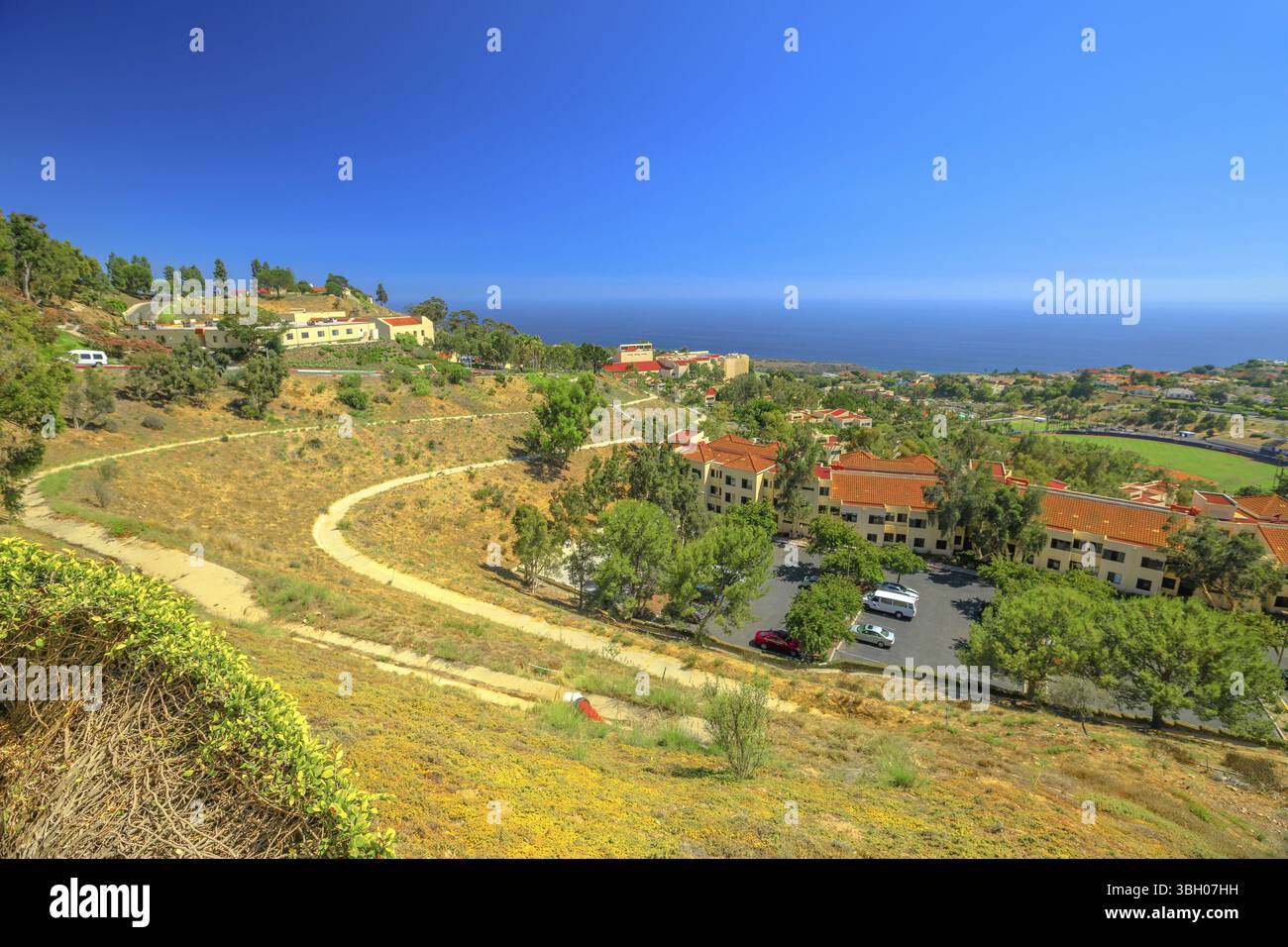 Paesaggio panoramico della costa del Pacifico in California. Panoramica vista aerea di Pepperdine University, una università americana a Malibu, Stati Uniti. Il Foto Stock