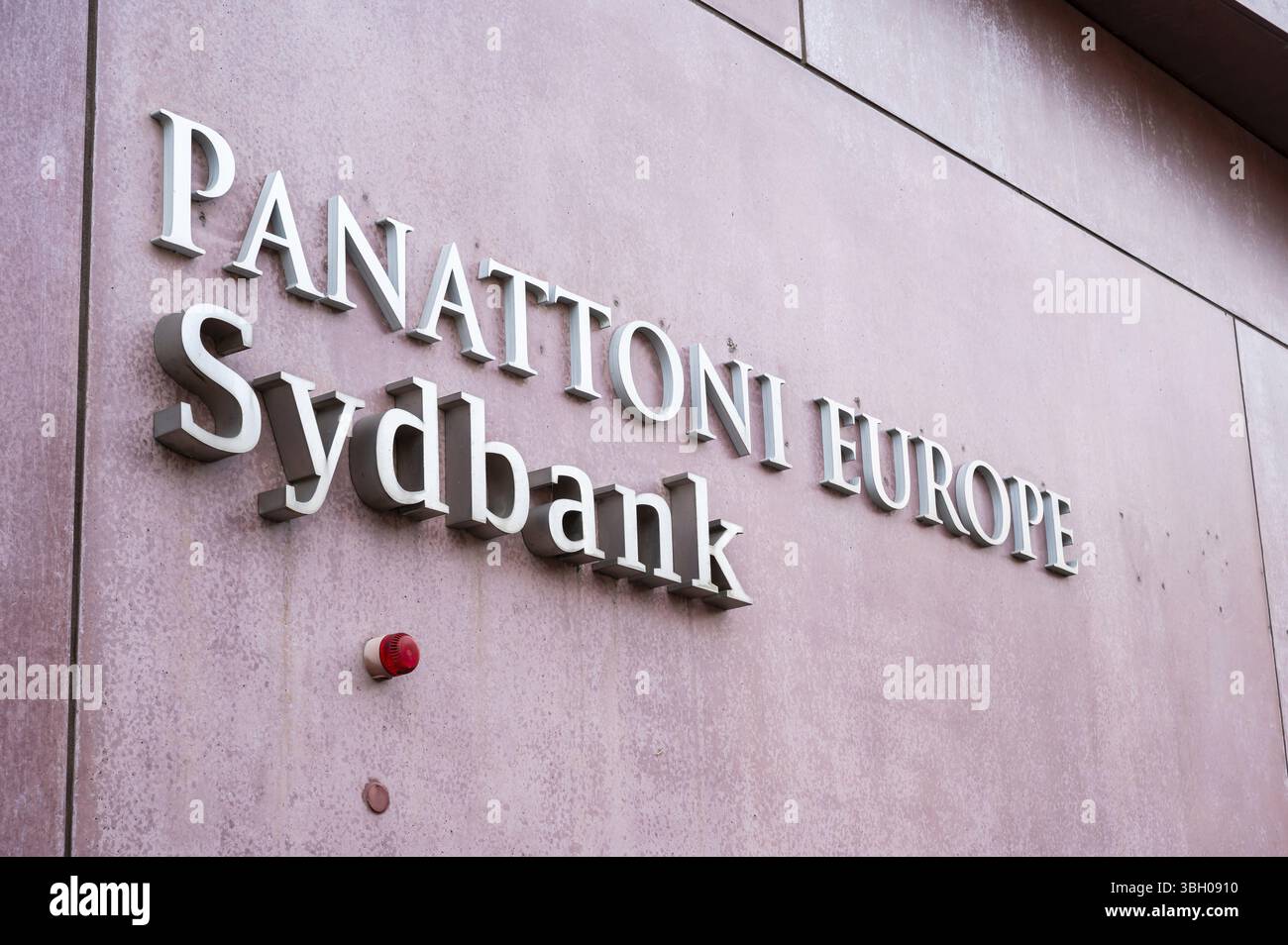 Amburgo, Germania, 18 luglio 2024 - firma e logo della Panattoni Europe Sydbank, un istituto finanziario, Europa Foto Stock
