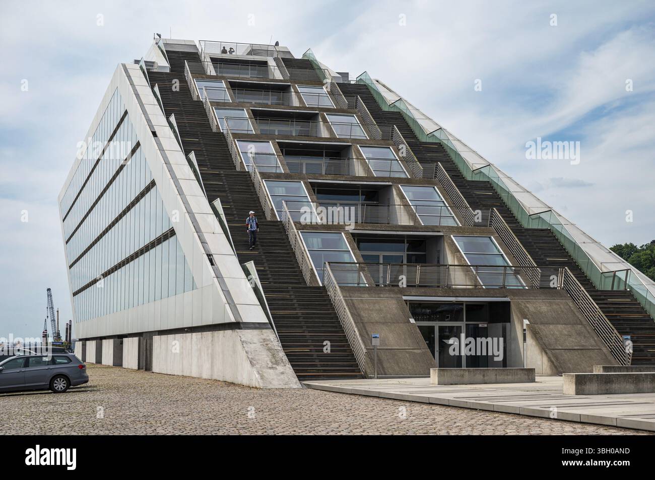 Amburgo, Germania, 19 luglio 2024 - l'edificio per uffici del porto, il ministero federale per la cooperazione economica e lo sviluppo BMZ, Europa Foto Stock