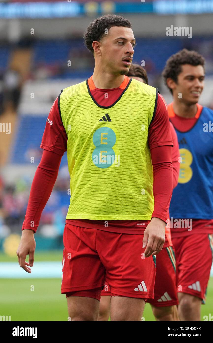 Cardiff, Galles, Regno Unito. 6 giugno 2025. Il Galles Ethan Ampadu si scalda davanti alla Coppa del mondo FIFA, alle qualificazioni europee, alla partita del gruppo J tra Galles e Liechtenstein al Cardiff City Stadium. Credit Glitch Images/Alamy Live News Foto Stock Cardiff, Galles, Regno Unito. 6 giugno 2025. Il Galles Ethan Ampadu si scalda davanti alla Coppa del mondo FIFA, alle qualificazioni europee, alla partita del gruppo J tra Galles e Liechtenstein al Cardiff City Stadium. Credit Glitch Images/Alamy Live News Foto Stock
