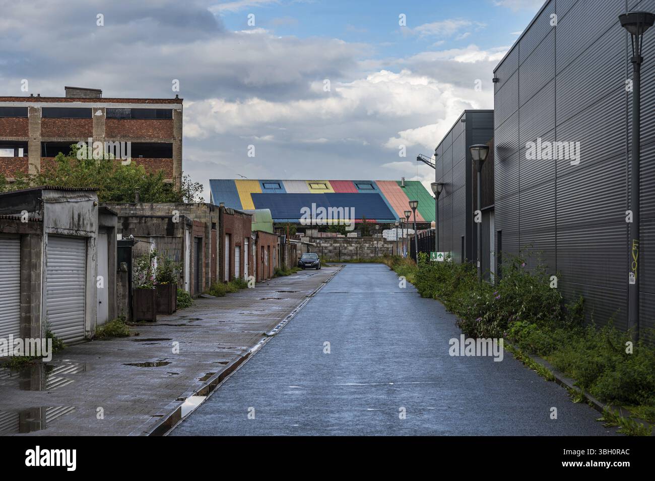 Anderlecht, Bruxelles capitale, Belgio, 16 SEP, 2024 la Biestebroekkaai, una strada industriale, l'Europa Foto Stock