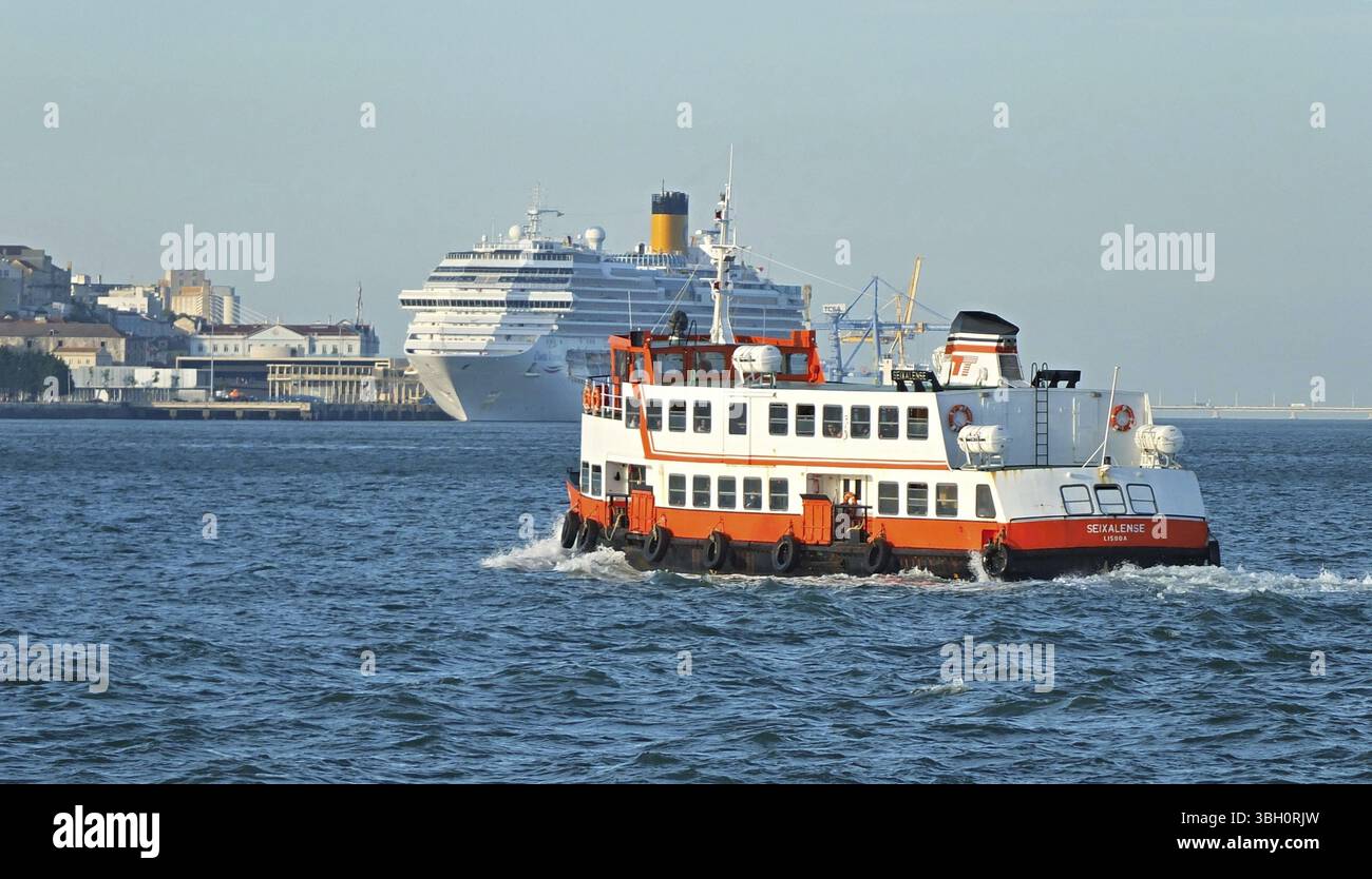 Trasporto passeggeri attraverso il Tago tra Lisbona e la provincia di Setubal Foto Stock