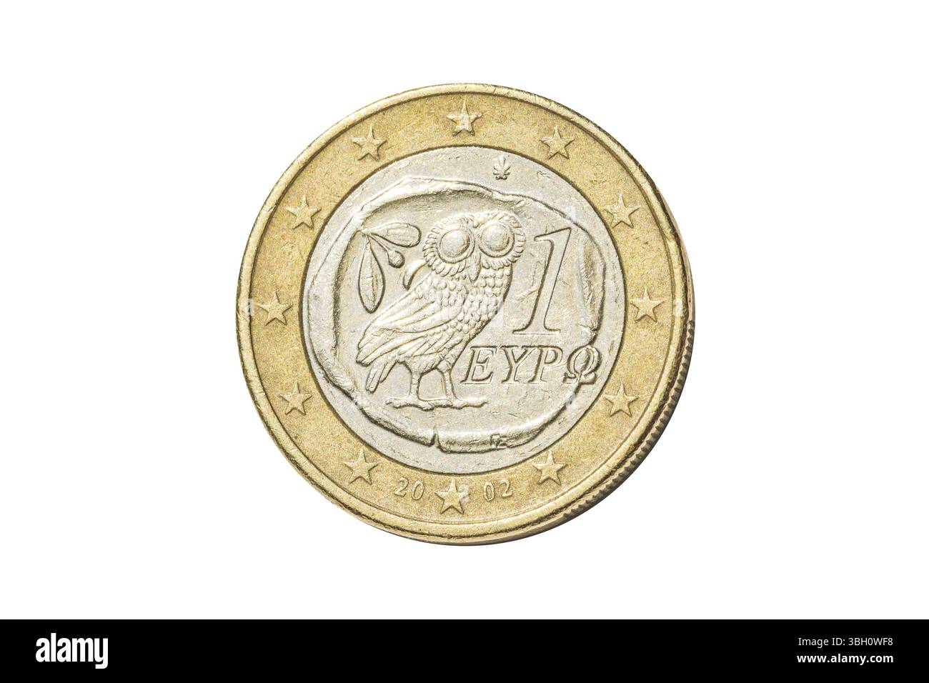 Moneta greca da un euro in primo piano con il gufo simbolo della dea Atena. Atena era patrona dell'artigianato nell'antica Grecia. Isolata sul retro dello studio bianco Foto Stock