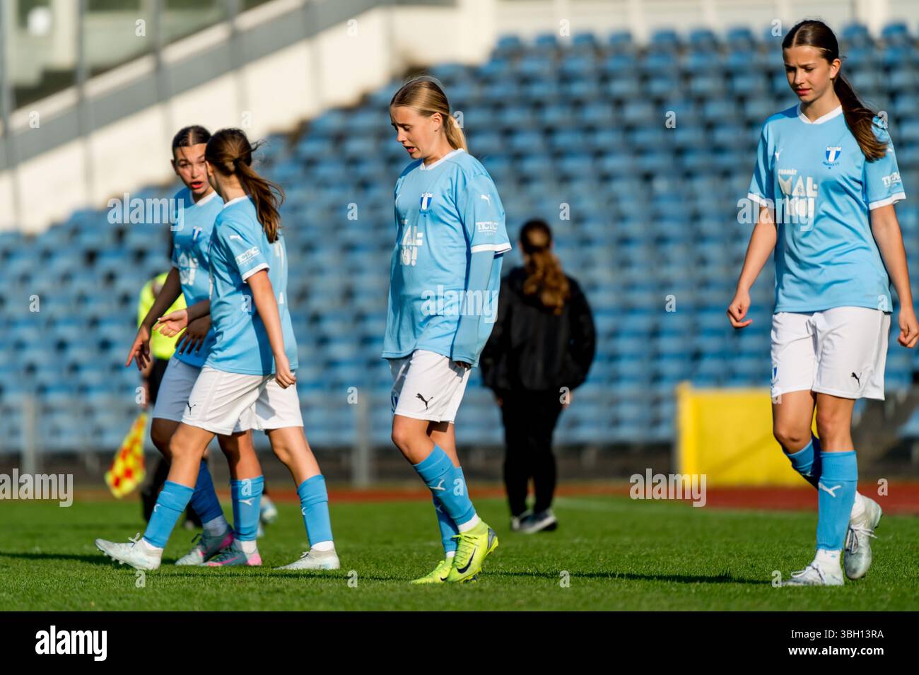 250606 Malmö FFS spelare deppar sotto fotbollsmatchen i Malmö Trophy mellan Malmö FF och Sporting CP den 6 juni 2025 i Malmö. Foto: Christian Örnberg/BILDBYRÅN/COP 166/CO0575 fotboll football fotball Malmö ff Sporting cp Malmö trofeo ungdom u15 flickordepp (foto di CHRISTIAN ÖRNBERG/Bildbyran/Sipa USA) crediti: SIPA US/Alamy Live News Foto Stock