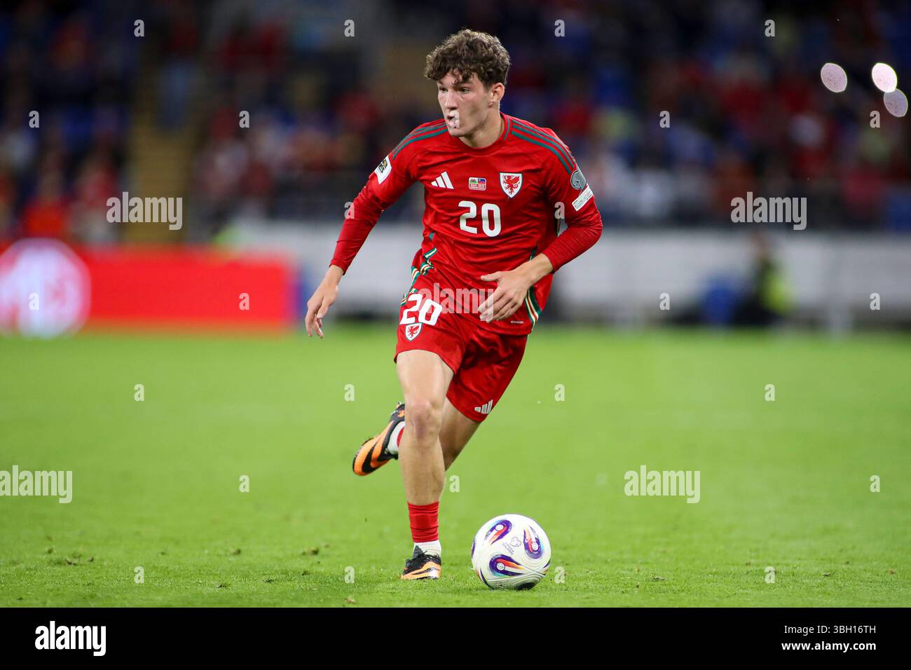 Cardiff, Galles, Regno Unito. 6 giugno 2025. Lewis Koumas del Galles durante la Coppa del mondo FIFA, le qualificazioni europee, la partita del gruppo J tra Galles e Liechtenstein al Cardiff City Stadium. Credit Glitch Images/Alamy Live News Foto Stock Cardiff, Galles, Regno Unito. 6 giugno 2025. Lewis Koumas del Galles durante la Coppa del mondo FIFA, le qualificazioni europee, la partita del gruppo J tra Galles e Liechtenstein al Cardiff City Stadium. Credit Glitch Images/Alamy Live News Foto Stock